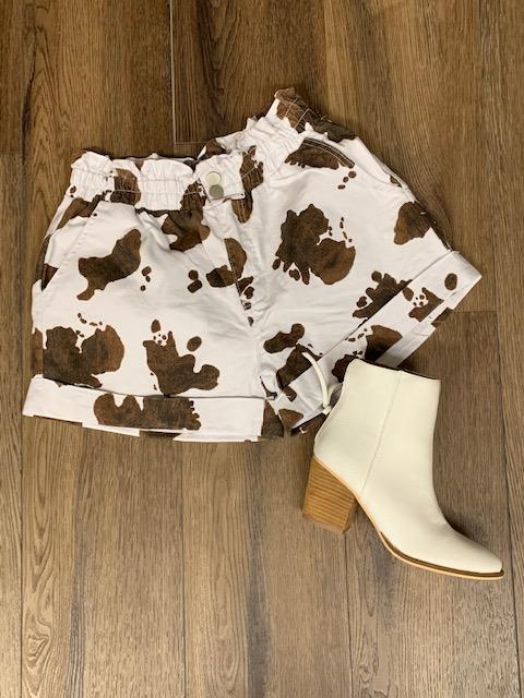 Shorts w/ Cow Print